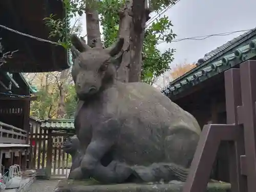 牛嶋神社の像