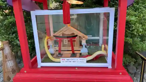 蛇窪神社の{uncategorized: "未分類", other: "その他", undefined: "問題あり", building: "その他建物", grave: "お墓", sacred_gate: "鳥居", guardian: "狛犬", statue: "像", buddha: "仏像", history: "歴史", nature: "自然", garden: "庭園", animal: "動物", pagoda: "塔", temizu: "手水舎", mountain_gate: "山門・神門", sanctuary: "本殿・本堂", subordinate: "末社・摂社", art: "芸術", scenery: "景色", jizo: "地蔵", ema: "絵馬", goshuin: "御朱印", omikuji: "おみくじ", items: "授与品その他", amulet: "お守り", goshuincho: "御朱印帳", eats: "食事", festival: "お祭り", votive_dance: "神楽", shichigosan: "七五三参", wedding: "結婚式", experience: "体験その他", initially: "初詣", around: "周辺", anti_infection: "感染症対策"}