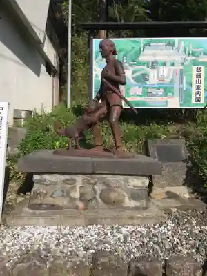 円通三匝堂(さざえ堂)の像