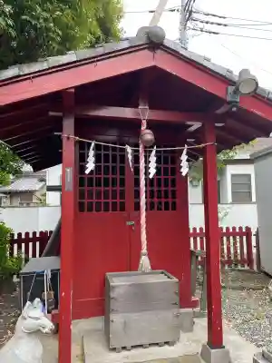 宇都宮稲荷神社（宇都宮辻幕府旧跡）の{uncategorized: "未分類", other: "その他", undefined: "問題あり", building: "その他建物", grave: "お墓", sacred_gate: "鳥居", guardian: "狛犬", statue: "像", buddha: "仏像", history: "歴史", nature: "自然", garden: "庭園", animal: "動物", pagoda: "塔", temizu: "手水舎", mountain_gate: "山門・神門", sanctuary: "本殿・本堂", subordinate: "末社・摂社", art: "芸術", scenery: "景色", jizo: "地蔵", ema: "絵馬", goshuin: "御朱印", omikuji: "おみくじ", items: "授与品その他", amulet: "お守り", goshuincho: "御朱印帳", eats: "食事", festival: "お祭り", votive_dance: "神楽", shichigosan: "七五三参", wedding: "結婚式", experience: "体験その他", initially: "初詣", around: "周辺", anti_infection: "感染症対策"}