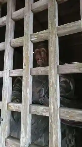 登米神社の像