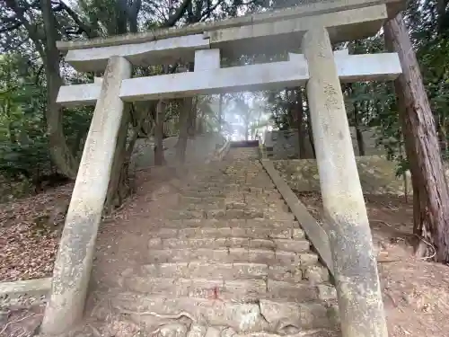 粒坐天照神社の{uncategorized: "未分類", other: "その他", undefined: "問題あり", building: "その他建物", grave: "お墓", sacred_gate: "鳥居", guardian: "狛犬", statue: "像", buddha: "仏像", history: "歴史", nature: "自然", garden: "庭園", animal: "動物", pagoda: "塔", temizu: "手水舎", mountain_gate: "山門・神門", sanctuary: "本殿・本堂", subordinate: "末社・摂社", art: "芸術", scenery: "景色", jizo: "地蔵", ema: "絵馬", goshuin: "御朱印", omikuji: "おみくじ", items: "授与品その他", amulet: "お守り", goshuincho: "御朱印帳", eats: "食事", festival: "お祭り", votive_dance: "神楽", shichigosan: "七五三参", wedding: "結婚式", experience: "体験その他", initially: "初詣", around: "周辺", anti_infection: "感染症対策"}
