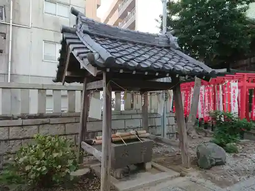 神明社の手水舎