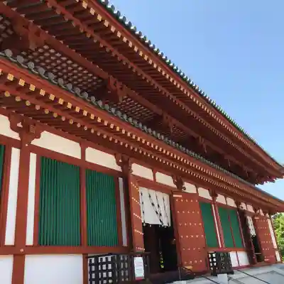 薬師寺の本殿・本堂