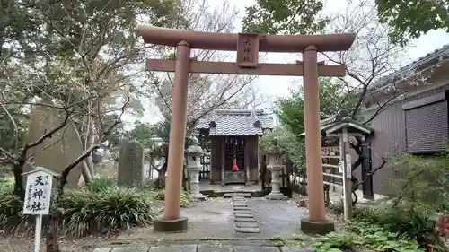 島穴神社の末社・摂社