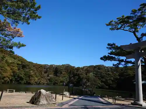 桜ヶ池池宮神社の庭園