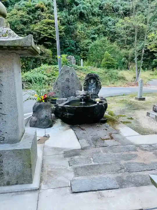 妙龍神社の手水舎