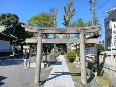 六所神社の{uncategorized: "未分類", other: "その他", undefined: "問題あり", building: "その他建物", grave: "お墓", sacred_gate: "鳥居", guardian: "狛犬", statue: "像", buddha: "仏像", history: "歴史", nature: "自然", garden: "庭園", animal: "動物", pagoda: "塔", temizu: "手水舎", mountain_gate: "山門・神門", sanctuary: "本殿・本堂", subordinate: "末社・摂社", art: "芸術", scenery: "景色", jizo: "地蔵", ema: "絵馬", goshuin: "御朱印", omikuji: "おみくじ", items: "授与品その他", amulet: "お守り", goshuincho: "御朱印帳", eats: "食事", festival: "お祭り", votive_dance: "神楽", shichigosan: "七五三参", wedding: "結婚式", experience: "体験その他", initially: "初詣", around: "周辺", anti_infection: "感染症対策"}