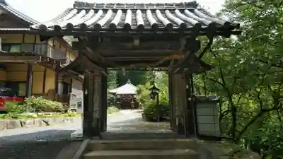 普門院の山門・神門