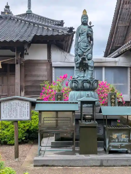 正覚院の{uncategorized: "未分類", other: "その他", undefined: "問題あり", building: "その他建物", grave: "お墓", sacred_gate: "鳥居", guardian: "狛犬", statue: "像", buddha: "仏像", history: "歴史", nature: "自然", garden: "庭園", animal: "動物", pagoda: "塔", temizu: "手水舎", mountain_gate: "山門・神門", sanctuary: "本殿・本堂", subordinate: "末社・摂社", art: "芸術", scenery: "景色", jizo: "地蔵", ema: "絵馬", goshuin: "御朱印", omikuji: "おみくじ", items: "授与品その他", amulet: "お守り", goshuincho: "御朱印帳", eats: "食事", festival: "お祭り", votive_dance: "神楽", shichigosan: "七五三参", wedding: "結婚式", experience: "体験その他", initially: "初詣", around: "周辺", anti_infection: "感染症対策"}