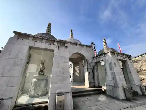 最上稲荷山妙教寺の{uncategorized: "未分類", other: "その他", undefined: "問題あり", building: "その他建物", grave: "お墓", sacred_gate: "鳥居", guardian: "狛犬", statue: "像", buddha: "仏像", history: "歴史", nature: "自然", garden: "庭園", animal: "動物", pagoda: "塔", temizu: "手水舎", mountain_gate: "山門・神門", sanctuary: "本殿・本堂", subordinate: "末社・摂社", art: "芸術", scenery: "景色", jizo: "地蔵", ema: "絵馬", goshuin: "御朱印", omikuji: "おみくじ", items: "授与品その他", amulet: "お守り", goshuincho: "御朱印帳", eats: "食事", festival: "お祭り", votive_dance: "神楽", shichigosan: "七五三参", wedding: "結婚式", experience: "体験その他", initially: "初詣", around: "周辺", anti_infection: "感染症対策"}