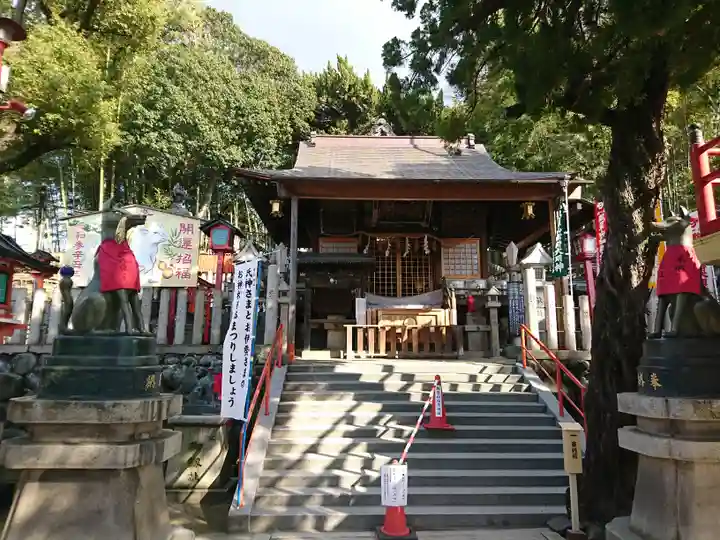 瓢箪山稲荷神社の本殿・本堂