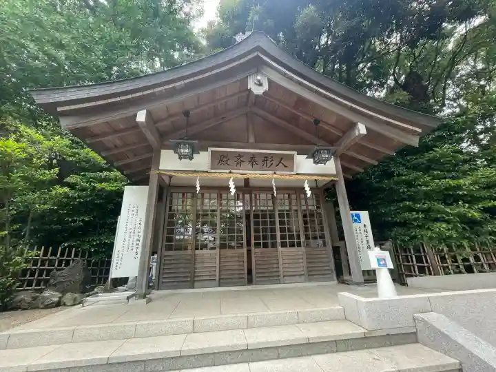 寒川神社の{uncategorized: "未分類", other: "その他", undefined: "問題あり", building: "その他建物", grave: "お墓", sacred_gate: "鳥居", guardian: "狛犬", statue: "像", buddha: "仏像", history: "歴史", nature: "自然", garden: "庭園", animal: "動物", pagoda: "塔", temizu: "手水舎", mountain_gate: "山門・神門", sanctuary: "本殿・本堂", subordinate: "末社・摂社", art: "芸術", scenery: "景色", jizo: "地蔵", ema: "絵馬", goshuin: "御朱印", omikuji: "おみくじ", items: "授与品その他", amulet: "お守り", goshuincho: "御朱印帳", eats: "食事", festival: "お祭り", votive_dance: "神楽", shichigosan: "七五三参", wedding: "結婚式", experience: "体験その他", initially: "初詣", around: "周辺", anti_infection: "感染症対策"}