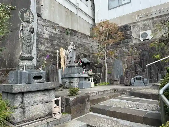 妙清寺の{uncategorized: "未分類", other: "その他", undefined: "問題あり", building: "その他建物", grave: "お墓", sacred_gate: "鳥居", guardian: "狛犬", statue: "像", buddha: "仏像", history: "歴史", nature: "自然", garden: "庭園", animal: "動物", pagoda: "塔", temizu: "手水舎", mountain_gate: "山門・神門", sanctuary: "本殿・本堂", subordinate: "末社・摂社", art: "芸術", scenery: "景色", jizo: "地蔵", ema: "絵馬", goshuin: "御朱印", omikuji: "おみくじ", items: "授与品その他", amulet: "お守り", goshuincho: "御朱印帳", eats: "食事", festival: "お祭り", votive_dance: "神楽", shichigosan: "七五三参", wedding: "結婚式", experience: "体験その他", initially: "初詣", around: "周辺", anti_infection: "感染症対策"}
