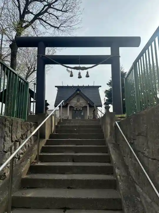 三里塚神社の{uncategorized: "未分類", other: "その他", undefined: "問題あり", building: "その他建物", grave: "お墓", sacred_gate: "鳥居", guardian: "狛犬", statue: "像", buddha: "仏像", history: "歴史", nature: "自然", garden: "庭園", animal: "動物", pagoda: "塔", temizu: "手水舎", mountain_gate: "山門・神門", sanctuary: "本殿・本堂", subordinate: "末社・摂社", art: "芸術", scenery: "景色", jizo: "地蔵", ema: "絵馬", goshuin: "御朱印", omikuji: "おみくじ", items: "授与品その他", amulet: "お守り", goshuincho: "御朱印帳", eats: "食事", festival: "お祭り", votive_dance: "神楽", shichigosan: "七五三参", wedding: "結婚式", experience: "体験その他", initially: "初詣", around: "周辺", anti_infection: "感染症対策"}