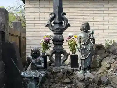 成田山深川不動堂（新勝寺東京別院）の{uncategorized: "未分類", other: "その他", undefined: "問題あり", building: "その他建物", grave: "お墓", sacred_gate: "鳥居", guardian: "狛犬", statue: "像", buddha: "仏像", history: "歴史", nature: "自然", garden: "庭園", animal: "動物", pagoda: "塔", temizu: "手水舎", mountain_gate: "山門・神門", sanctuary: "本殿・本堂", subordinate: "末社・摂社", art: "芸術", scenery: "景色", jizo: "地蔵", ema: "絵馬", goshuin: "御朱印", omikuji: "おみくじ", items: "授与品その他", amulet: "お守り", goshuincho: "御朱印帳", eats: "食事", festival: "お祭り", votive_dance: "神楽", shichigosan: "七五三参", wedding: "結婚式", experience: "体験その他", initially: "初詣", around: "周辺", anti_infection: "感染症対策"}