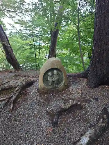 千歳神社の像