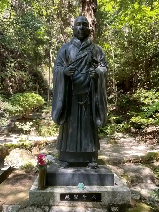 三瀧寺の{uncategorized: "未分類", other: "その他", undefined: "問題あり", building: "その他建物", grave: "お墓", sacred_gate: "鳥居", guardian: "狛犬", statue: "像", buddha: "仏像", history: "歴史", nature: "自然", garden: "庭園", animal: "動物", pagoda: "塔", temizu: "手水舎", mountain_gate: "山門・神門", sanctuary: "本殿・本堂", subordinate: "末社・摂社", art: "芸術", scenery: "景色", jizo: "地蔵", ema: "絵馬", goshuin: "御朱印", omikuji: "おみくじ", items: "授与品その他", amulet: "お守り", goshuincho: "御朱印帳", eats: "食事", festival: "お祭り", votive_dance: "神楽", shichigosan: "七五三参", wedding: "結婚式", experience: "体験その他", initially: "初詣", around: "周辺", anti_infection: "感染症対策"}