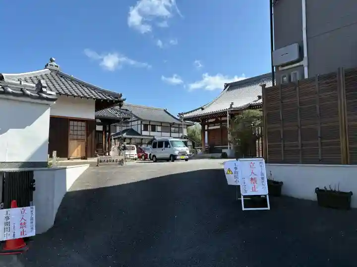 長円寺の{uncategorized: "未分類", other: "その他", undefined: "問題あり", building: "その他建物", grave: "お墓", sacred_gate: "鳥居", guardian: "狛犬", statue: "像", buddha: "仏像", history: "歴史", nature: "自然", garden: "庭園", animal: "動物", pagoda: "塔", temizu: "手水舎", mountain_gate: "山門・神門", sanctuary: "本殿・本堂", subordinate: "末社・摂社", art: "芸術", scenery: "景色", jizo: "地蔵", ema: "絵馬", goshuin: "御朱印", omikuji: "おみくじ", items: "授与品その他", amulet: "お守り", goshuincho: "御朱印帳", eats: "食事", festival: "お祭り", votive_dance: "神楽", shichigosan: "七五三参", wedding: "結婚式", experience: "体験その他", initially: "初詣", around: "周辺", anti_infection: "感染症対策"}