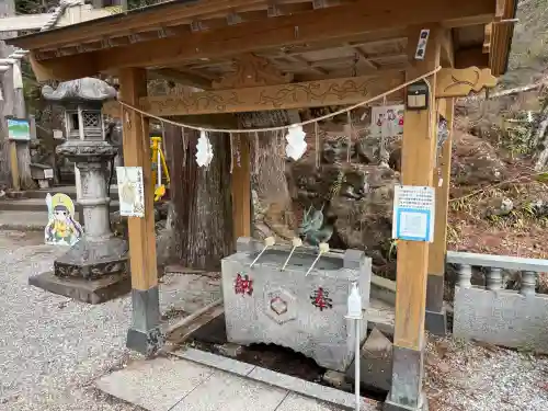 中之嶽神社の{uncategorized: "未分類", other: "その他", undefined: "問題あり", building: "その他建物", grave: "お墓", sacred_gate: "鳥居", guardian: "狛犬", statue: "像", buddha: "仏像", history: "歴史", nature: "自然", garden: "庭園", animal: "動物", pagoda: "塔", temizu: "手水舎", mountain_gate: "山門・神門", sanctuary: "本殿・本堂", subordinate: "末社・摂社", art: "芸術", scenery: "景色", jizo: "地蔵", ema: "絵馬", goshuin: "御朱印", omikuji: "おみくじ", items: "授与品その他", amulet: "お守り", goshuincho: "御朱印帳", eats: "食事", festival: "お祭り", votive_dance: "神楽", shichigosan: "七五三参", wedding: "結婚式", experience: "体験その他", initially: "初詣", around: "周辺", anti_infection: "感染症対策"}