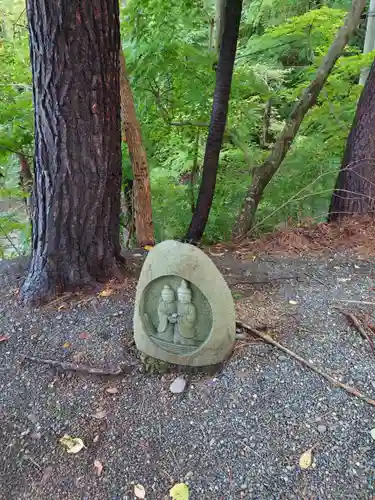 千歳神社の像