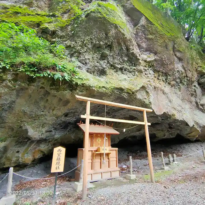 金櫻神社の末社・摂社