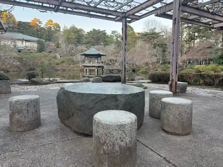 成田山新勝寺の{uncategorized: "未分類", other: "その他", undefined: "問題あり", building: "その他建物", grave: "お墓", sacred_gate: "鳥居", guardian: "狛犬", statue: "像", buddha: "仏像", history: "歴史", nature: "自然", garden: "庭園", animal: "動物", pagoda: "塔", temizu: "手水舎", mountain_gate: "山門・神門", sanctuary: "本殿・本堂", subordinate: "末社・摂社", art: "芸術", scenery: "景色", jizo: "地蔵", ema: "絵馬", goshuin: "御朱印", omikuji: "おみくじ", items: "授与品その他", amulet: "お守り", goshuincho: "御朱印帳", eats: "食事", festival: "お祭り", votive_dance: "神楽", shichigosan: "七五三参", wedding: "結婚式", experience: "体験その他", initially: "初詣", around: "周辺", anti_infection: "感染症対策"}