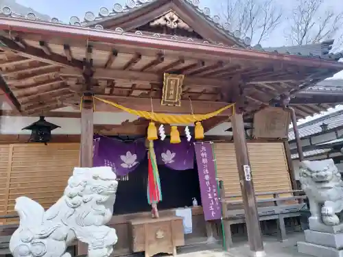 瀬古口稲荷神社の{uncategorized: "未分類", other: "その他", undefined: "問題あり", building: "その他建物", grave: "お墓", sacred_gate: "鳥居", guardian: "狛犬", statue: "像", buddha: "仏像", history: "歴史", nature: "自然", garden: "庭園", animal: "動物", pagoda: "塔", temizu: "手水舎", mountain_gate: "山門・神門", sanctuary: "本殿・本堂", subordinate: "末社・摂社", art: "芸術", scenery: "景色", jizo: "地蔵", ema: "絵馬", goshuin: "御朱印", omikuji: "おみくじ", items: "授与品その他", amulet: "お守り", goshuincho: "御朱印帳", eats: "食事", festival: "お祭り", votive_dance: "神楽", shichigosan: "七五三参", wedding: "結婚式", experience: "体験その他", initially: "初詣", around: "周辺", anti_infection: "感染症対策"}