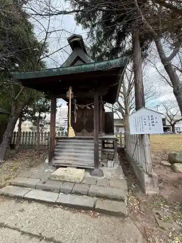 鳥海月山両所宮の{uncategorized: "未分類", other: "その他", undefined: "問題あり", building: "その他建物", grave: "お墓", sacred_gate: "鳥居", guardian: "狛犬", statue: "像", buddha: "仏像", history: "歴史", nature: "自然", garden: "庭園", animal: "動物", pagoda: "塔", temizu: "手水舎", mountain_gate: "山門・神門", sanctuary: "本殿・本堂", subordinate: "末社・摂社", art: "芸術", scenery: "景色", jizo: "地蔵", ema: "絵馬", goshuin: "御朱印", omikuji: "おみくじ", items: "授与品その他", amulet: "お守り", goshuincho: "御朱印帳", eats: "食事", festival: "お祭り", votive_dance: "神楽", shichigosan: "七五三参", wedding: "結婚式", experience: "体験その他", initially: "初詣", around: "周辺", anti_infection: "感染症対策"}