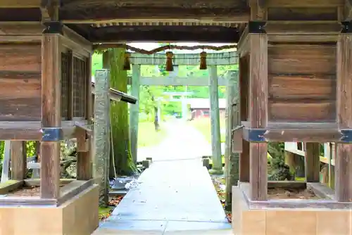 毛社神社の山門