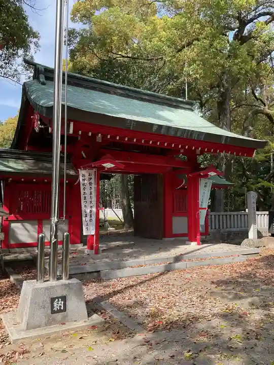 伊冨利部神社の山門・神門