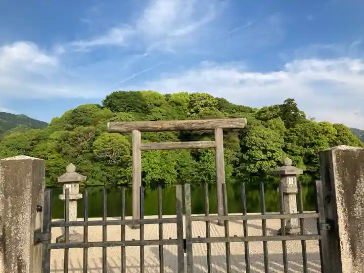 崇神天皇 山邊道勾岡上陵(奈良県)