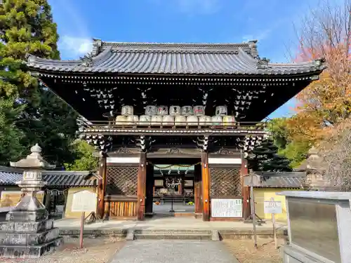 梅宮大社の山門・神門