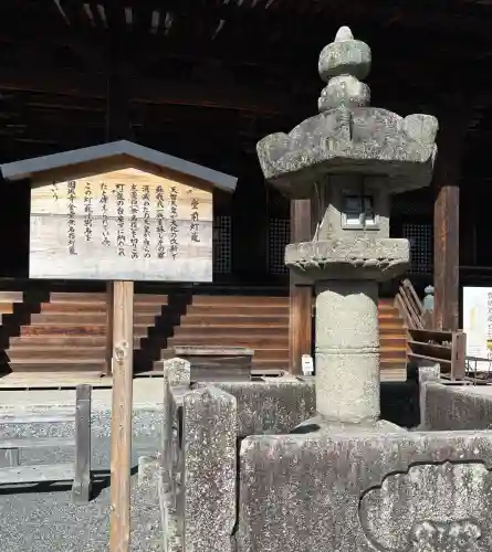 園城寺（三井寺）の{uncategorized: "未分類", other: "その他", undefined: "問題あり", building: "その他建物", grave: "お墓", sacred_gate: "鳥居", guardian: "狛犬", statue: "像", buddha: "仏像", history: "歴史", nature: "自然", garden: "庭園", animal: "動物", pagoda: "塔", temizu: "手水舎", mountain_gate: "山門・神門", sanctuary: "本殿・本堂", subordinate: "末社・摂社", art: "芸術", scenery: "景色", jizo: "地蔵", ema: "絵馬", goshuin: "御朱印", omikuji: "おみくじ", items: "授与品その他", amulet: "お守り", goshuincho: "御朱印帳", eats: "食事", festival: "お祭り", votive_dance: "神楽", shichigosan: "七五三参", wedding: "結婚式", experience: "体験その他", initially: "初詣", around: "周辺", anti_infection: "感染症対策"}
