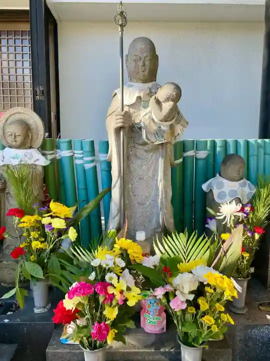 寛受院の{uncategorized: "未分類", other: "その他", undefined: "問題あり", building: "その他建物", grave: "お墓", sacred_gate: "鳥居", guardian: "狛犬", statue: "像", buddha: "仏像", history: "歴史", nature: "自然", garden: "庭園", animal: "動物", pagoda: "塔", temizu: "手水舎", mountain_gate: "山門・神門", sanctuary: "本殿・本堂", subordinate: "末社・摂社", art: "芸術", scenery: "景色", jizo: "地蔵", ema: "絵馬", goshuin: "御朱印", omikuji: "おみくじ", items: "授与品その他", amulet: "お守り", goshuincho: "御朱印帳", eats: "食事", festival: "お祭り", votive_dance: "神楽", shichigosan: "七五三参", wedding: "結婚式", experience: "体験その他", initially: "初詣", around: "周辺", anti_infection: "感染症対策"}