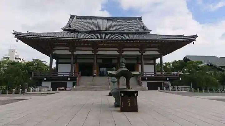 西新井大師総持寺の本殿・本堂