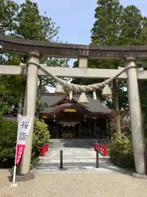 越中一宮 髙瀬神社の{uncategorized: "未分類", other: "その他", undefined: "問題あり", building: "その他建物", grave: "お墓", sacred_gate: "鳥居", guardian: "狛犬", statue: "像", buddha: "仏像", history: "歴史", nature: "自然", garden: "庭園", animal: "動物", pagoda: "塔", temizu: "手水舎", mountain_gate: "山門・神門", sanctuary: "本殿・本堂", subordinate: "末社・摂社", art: "芸術", scenery: "景色", jizo: "地蔵", ema: "絵馬", goshuin: "御朱印", omikuji: "おみくじ", items: "授与品その他", amulet: "お守り", goshuincho: "御朱印帳", eats: "食事", festival: "お祭り", votive_dance: "神楽", shichigosan: "七五三参", wedding: "結婚式", experience: "体験その他", initially: "初詣", around: "周辺", anti_infection: "感染症対策"}