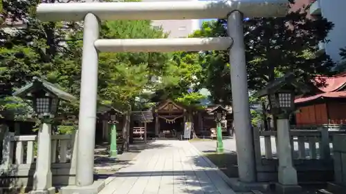 三吉神社の鳥居