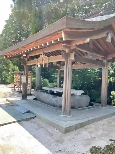 大神山神社本宮の手水