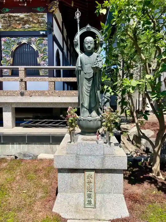 光明院の{uncategorized: "未分類", other: "その他", undefined: "問題あり", building: "その他建物", grave: "お墓", sacred_gate: "鳥居", guardian: "狛犬", statue: "像", buddha: "仏像", history: "歴史", nature: "自然", garden: "庭園", animal: "動物", pagoda: "塔", temizu: "手水舎", mountain_gate: "山門・神門", sanctuary: "本殿・本堂", subordinate: "末社・摂社", art: "芸術", scenery: "景色", jizo: "地蔵", ema: "絵馬", goshuin: "御朱印", omikuji: "おみくじ", items: "授与品その他", amulet: "お守り", goshuincho: "御朱印帳", eats: "食事", festival: "お祭り", votive_dance: "神楽", shichigosan: "七五三参", wedding: "結婚式", experience: "体験その他", initially: "初詣", around: "周辺", anti_infection: "感染症対策"}