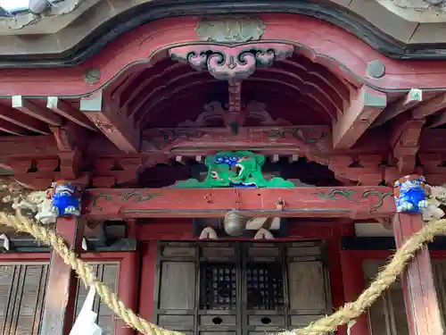 露垂根神社の本殿