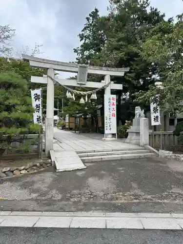 鎮守氷川神社の鳥居