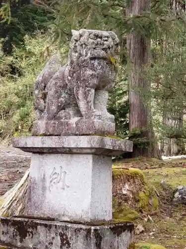 神明社の狛犬