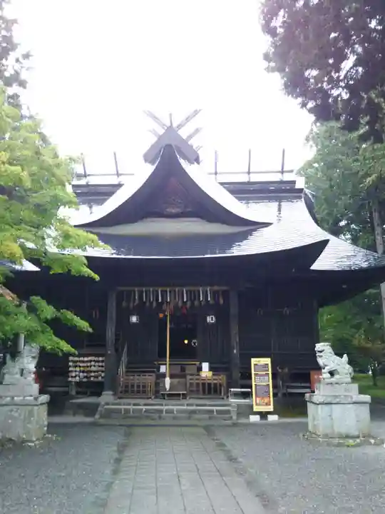冨士御室浅間神社の本殿・本堂