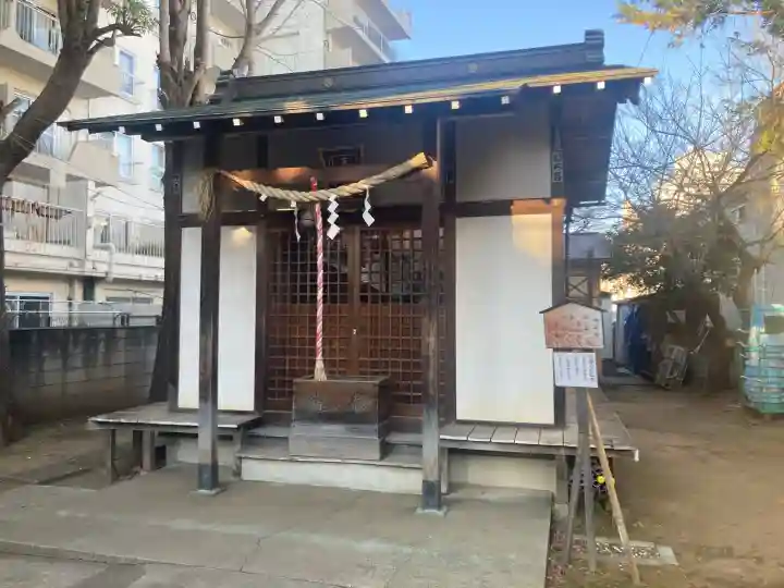 牛込柳町天祖神社の{uncategorized: "未分類", other: "その他", undefined: "問題あり", building: "その他建物", grave: "お墓", sacred_gate: "鳥居", guardian: "狛犬", statue: "像", buddha: "仏像", history: "歴史", nature: "自然", garden: "庭園", animal: "動物", pagoda: "塔", temizu: "手水舎", mountain_gate: "山門・神門", sanctuary: "本殿・本堂", subordinate: "末社・摂社", art: "芸術", scenery: "景色", jizo: "地蔵", ema: "絵馬", goshuin: "御朱印", omikuji: "おみくじ", items: "授与品その他", amulet: "お守り", goshuincho: "御朱印帳", eats: "食事", festival: "お祭り", votive_dance: "神楽", shichigosan: "七五三参", wedding: "結婚式", experience: "体験その他", initially: "初詣", around: "周辺", anti_infection: "感染症対策"}