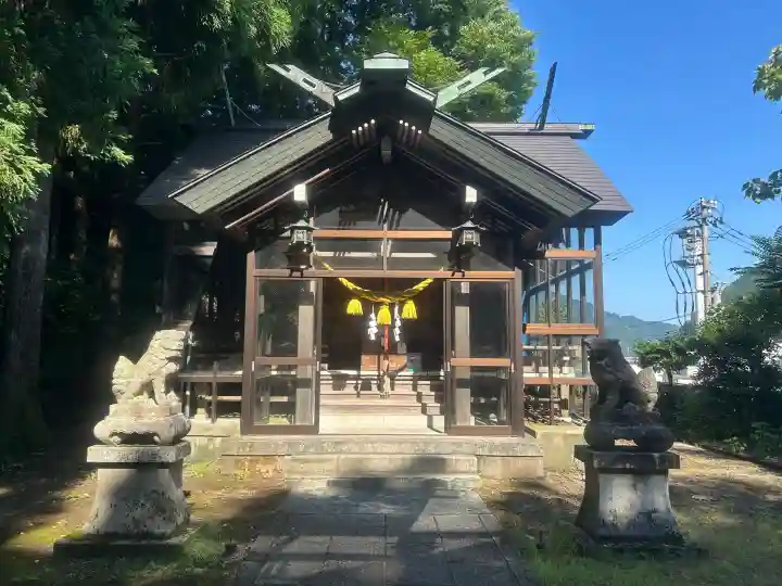 宇奈月神社の{uncategorized: "未分類", other: "その他", undefined: "問題あり", building: "その他建物", grave: "お墓", sacred_gate: "鳥居", guardian: "狛犬", statue: "像", buddha: "仏像", history: "歴史", nature: "自然", garden: "庭園", animal: "動物", pagoda: "塔", temizu: "手水舎", mountain_gate: "山門・神門", sanctuary: "本殿・本堂", subordinate: "末社・摂社", art: "芸術", scenery: "景色", jizo: "地蔵", ema: "絵馬", goshuin: "御朱印", omikuji: "おみくじ", items: "授与品その他", amulet: "お守り", goshuincho: "御朱印帳", eats: "食事", festival: "お祭り", votive_dance: "神楽", shichigosan: "七五三参", wedding: "結婚式", experience: "体験その他", initially: "初詣", around: "周辺", anti_infection: "感染症対策"}