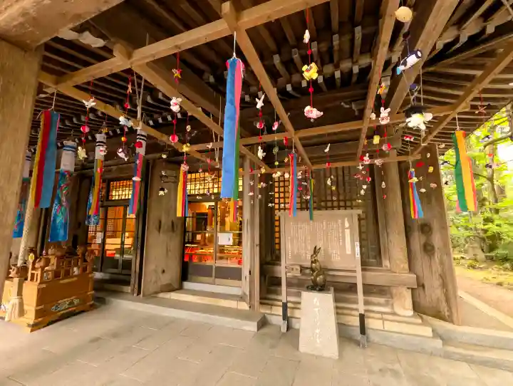 越中一宮 髙瀬神社の{uncategorized: "未分類", other: "その他", undefined: "問題あり", building: "その他建物", grave: "お墓", sacred_gate: "鳥居", guardian: "狛犬", statue: "像", buddha: "仏像", history: "歴史", nature: "自然", garden: "庭園", animal: "動物", pagoda: "塔", temizu: "手水舎", mountain_gate: "山門・神門", sanctuary: "本殿・本堂", subordinate: "末社・摂社", art: "芸術", scenery: "景色", jizo: "地蔵", ema: "絵馬", goshuin: "御朱印", omikuji: "おみくじ", items: "授与品その他", amulet: "お守り", goshuincho: "御朱印帳", eats: "食事", festival: "お祭り", votive_dance: "神楽", shichigosan: "七五三参", wedding: "結婚式", experience: "体験その他", initially: "初詣", around: "周辺", anti_infection: "感染症対策"}