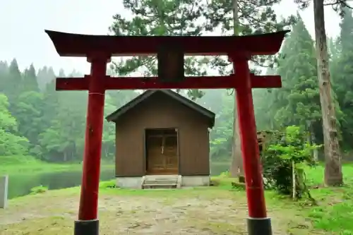 郡殿の池弁財天社(新潟県)