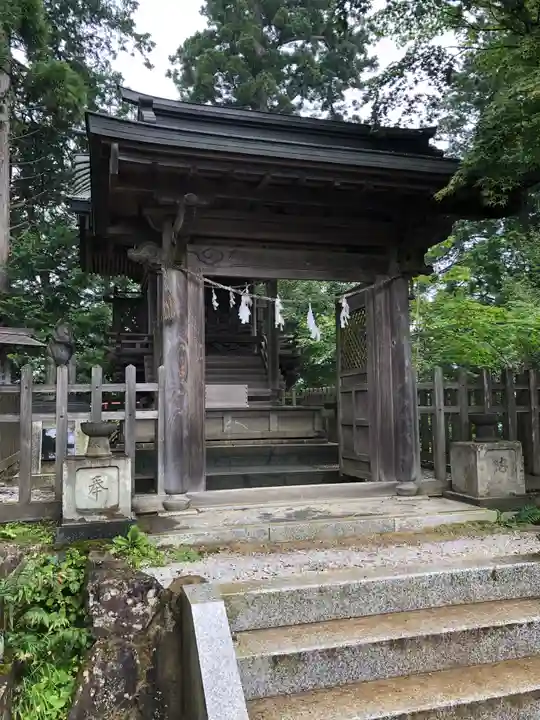 武蔵御嶽神社の本殿・本堂