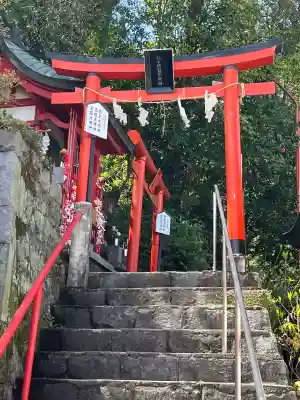 熊本城稲荷神社の{uncategorized: "未分類", other: "その他", undefined: "問題あり", building: "その他建物", grave: "お墓", sacred_gate: "鳥居", guardian: "狛犬", statue: "像", buddha: "仏像", history: "歴史", nature: "自然", garden: "庭園", animal: "動物", pagoda: "塔", temizu: "手水舎", mountain_gate: "山門・神門", sanctuary: "本殿・本堂", subordinate: "末社・摂社", art: "芸術", scenery: "景色", jizo: "地蔵", ema: "絵馬", goshuin: "御朱印", omikuji: "おみくじ", items: "授与品その他", amulet: "お守り", goshuincho: "御朱印帳", eats: "食事", festival: "お祭り", votive_dance: "神楽", shichigosan: "七五三参", wedding: "結婚式", experience: "体験その他", initially: "初詣", around: "周辺", anti_infection: "感染症対策"}